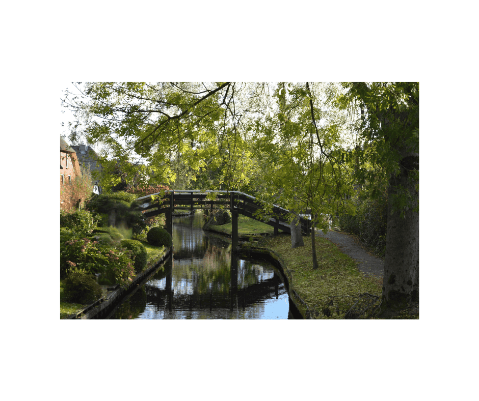 Op 2 na laatste brug van Giethoorn